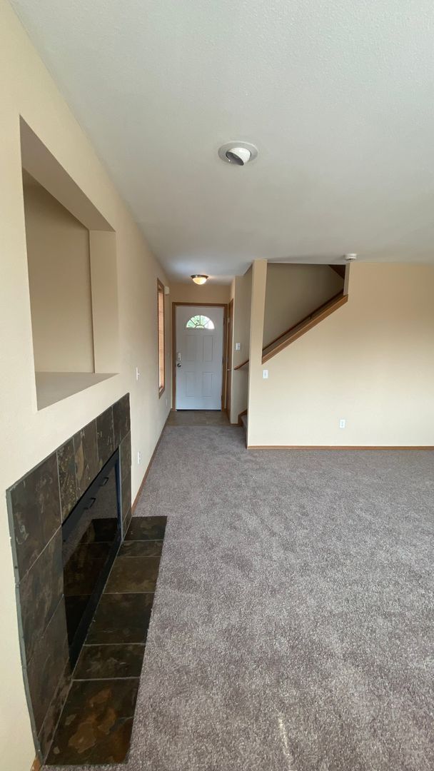 CFC (Russell)Spanaway Duplex Unidad 102 167th St. E Rental Spanaway