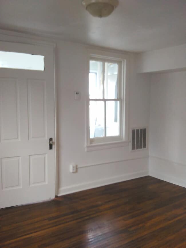 Photo - Video in pictures! 3rd Floor 1 Bedroom in Downtown York