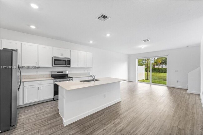 Photo - 4612 Hollister Ave