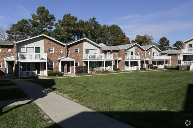 Courtyard - Galloway Court Apartment Homes