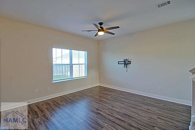 Photo - 681 Abode Ave