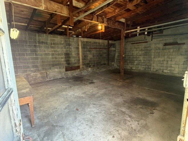 Photo - 36 N Railroad St Unit Garage
