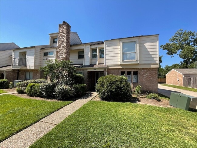 Building Photo - 17159 Beaver Springs Dr Unit 13