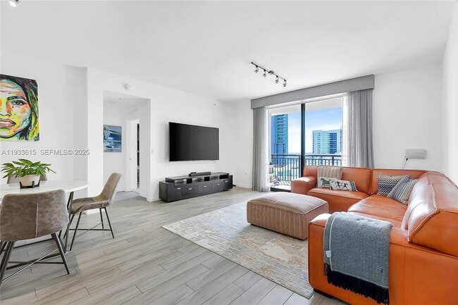 Building Photo - 999 SW 1st Ave Unit 1505