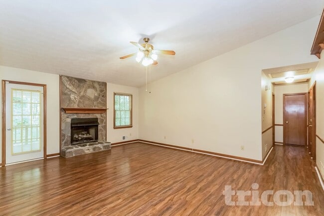 Photo - 1430 Hillside Pl SE