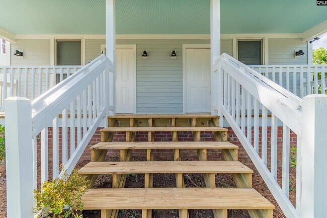 Photo - 306 Picadilly St