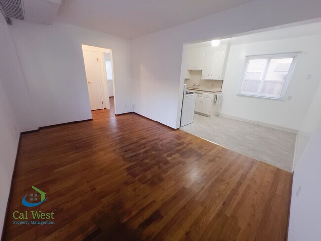 Photo - $2095 - 1BD/1BA Quaint and Well Maintained... Unit # 1