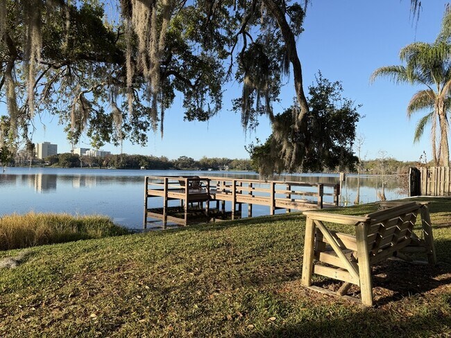 Building Photo - 320 Lakeview St Unit 220