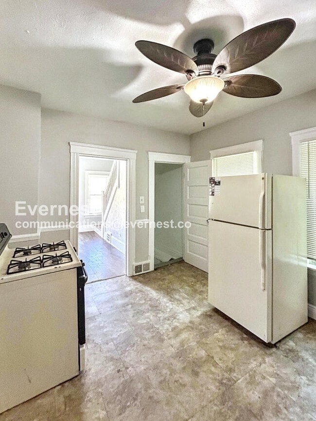 Photo - 8002 Bellevue Ave