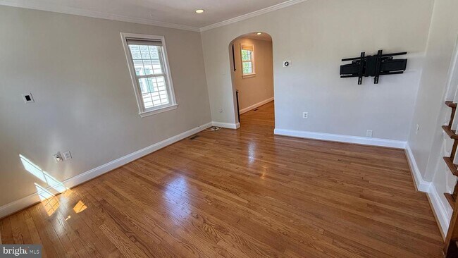 Photo - 122 E Maple St