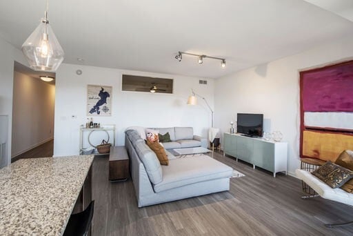 Photo - Laguna Apartments