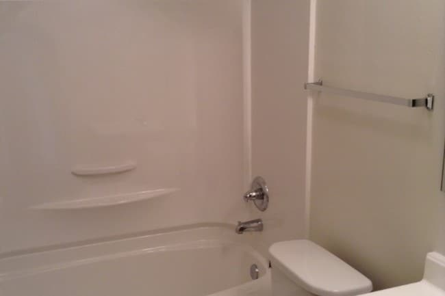 Photo - Lakeside Apartments