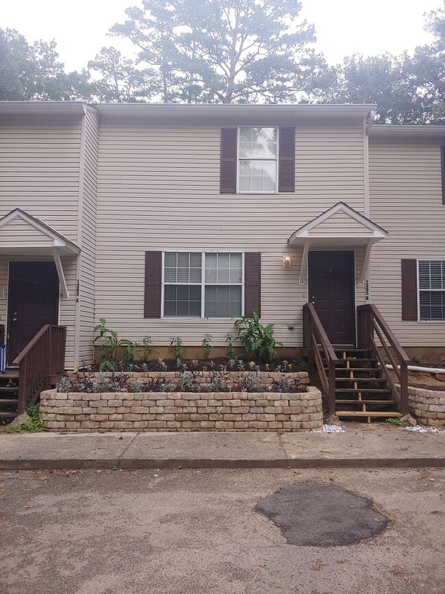 Building Photo - 4 BR / 3 BA Townhouse in San Luis Area off...