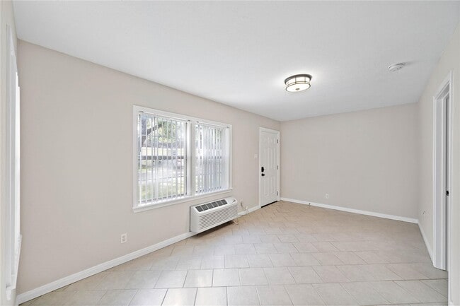 Photo - 230 W 27th St