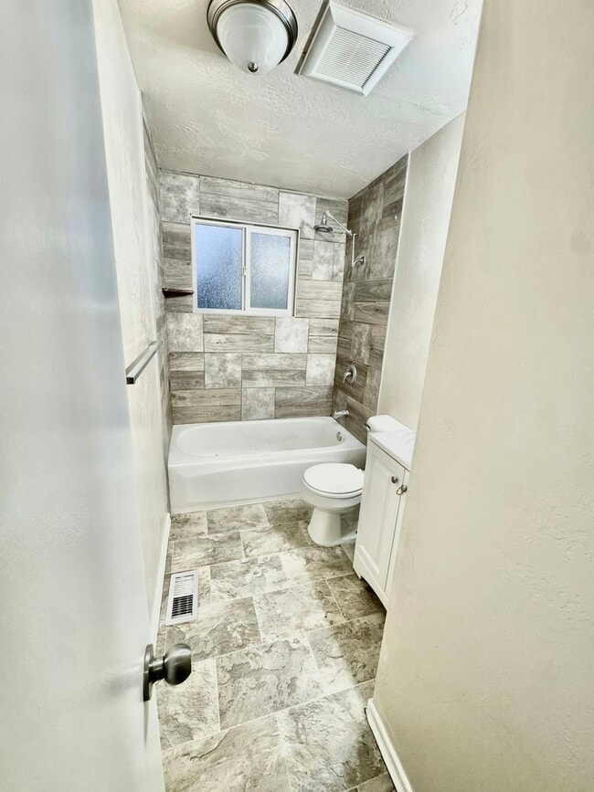 Photo - 1325 E 5th N