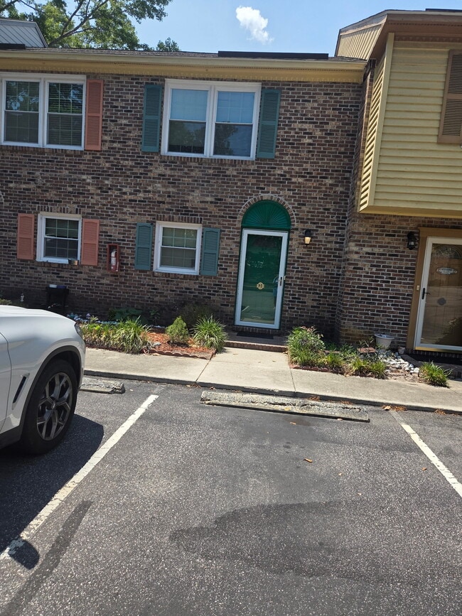 Building Photo - 830 44th Ave N