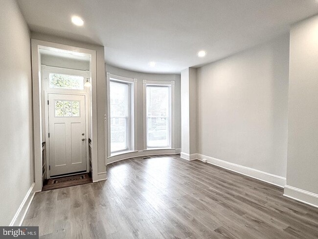Photo - 406 W 28th St