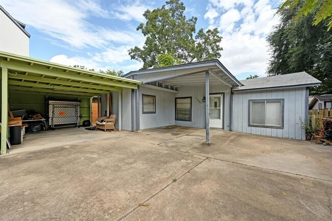 Photo - 1706 Riverview St