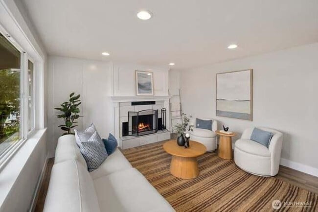Photo - 6106 Commercial Ave