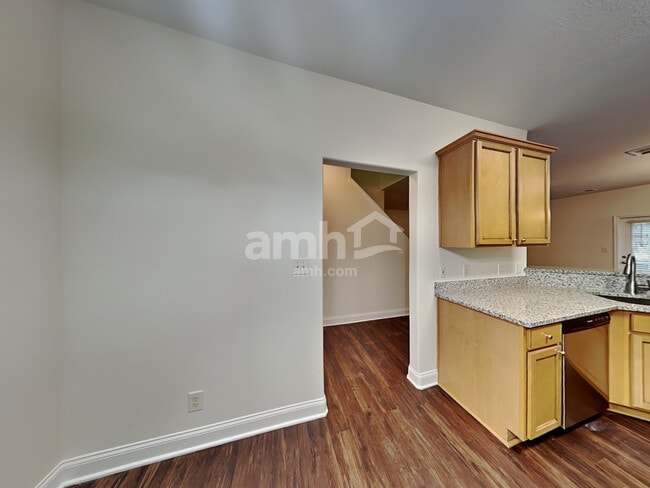 Photo - 1684 Woods Ln