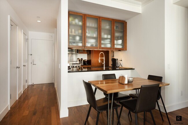 250 E 53rd St Unit 403