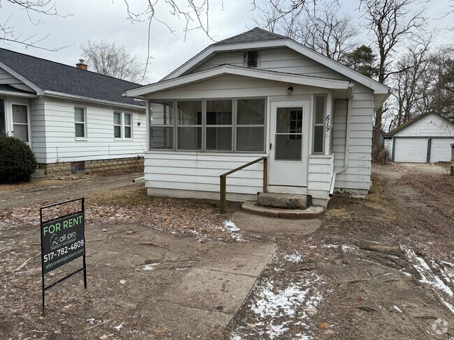 Building Photo - 3 Bedroom Single Family Home!