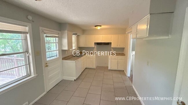 Photo - 2991 Robbiedon St