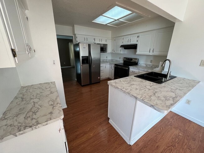 Photo - 25% OFF FIRST MONTHS RENT - Beautiful 4 be...