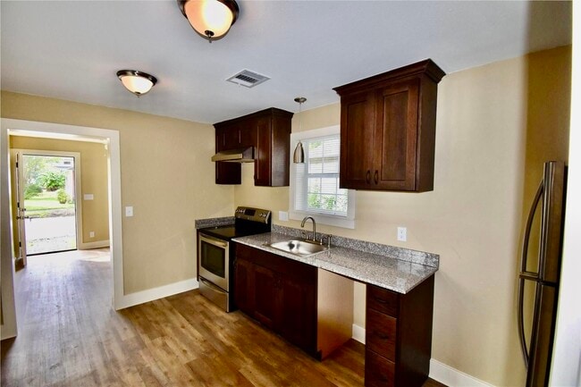 Photo - 321 E 35th St