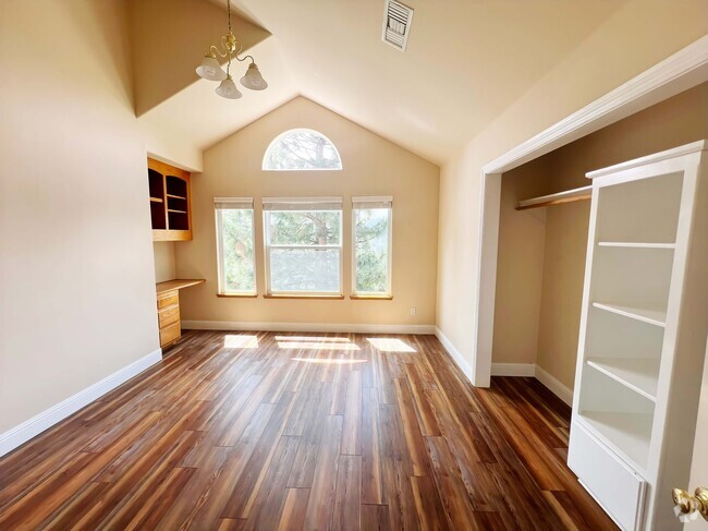 Building Photo - 170 Cypress Dr Unit A Rental