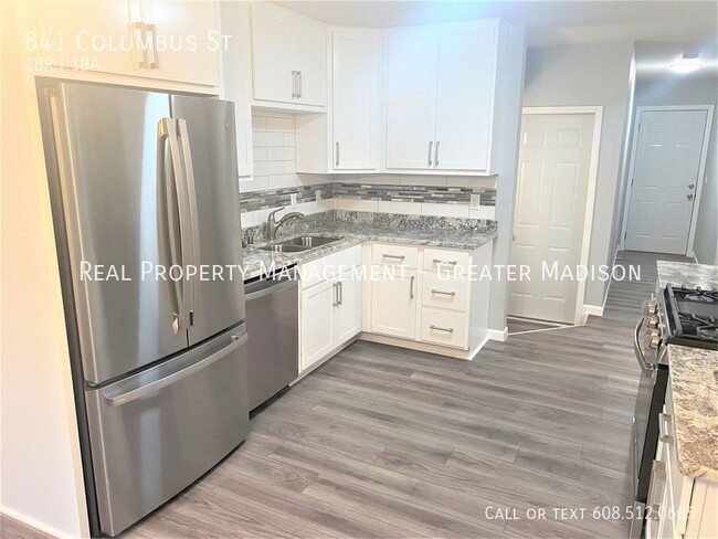 Beautiful fully remodeled 2 bedroom duplex... - Beautiful fully remodeled 2 bedroom duplex... Apartamento