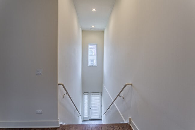 2100 Greenwood St Unit 107