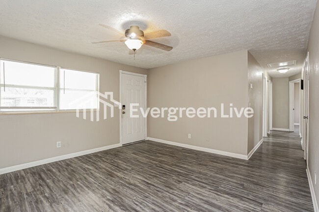 Photo - 327 Bonnlyn Dr