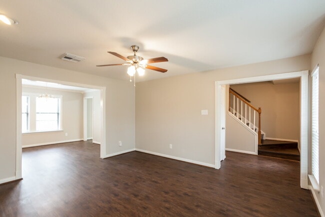 Photo - 501 Hunters Ln