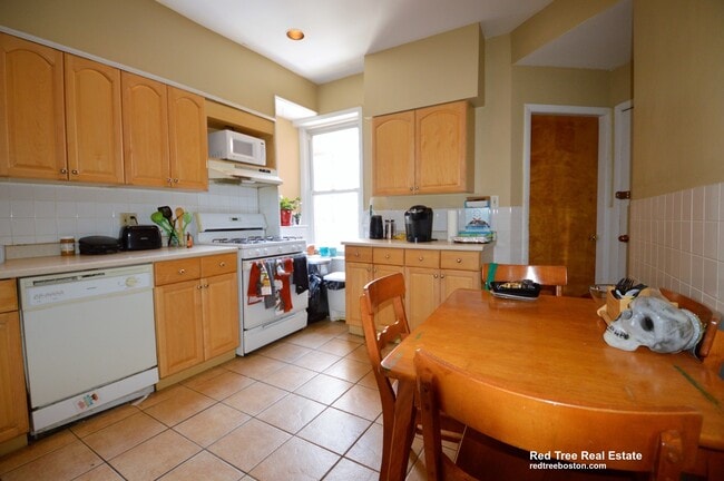 Photo - 10 Strathmore Rd Unit 2