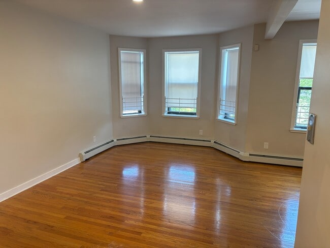 Photo - 137 Intervale St