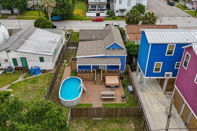 Photo - 1022 Avenue L