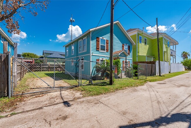 Photo - 909 32nd St