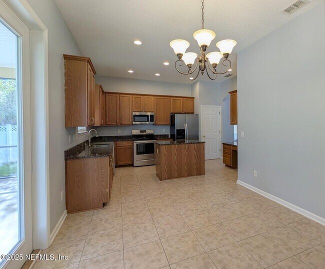 Photo - 129 Castlegate Ln