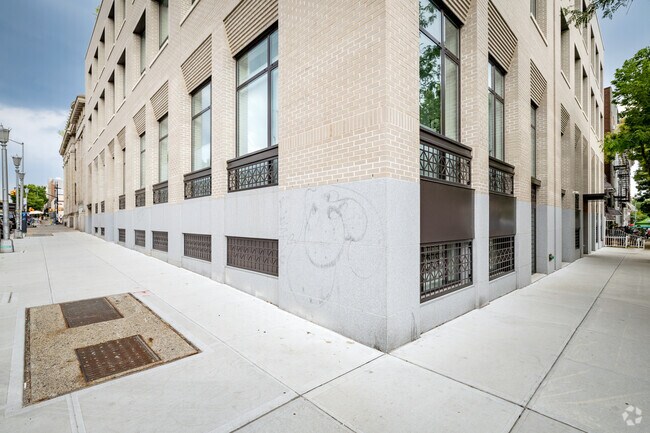 Photo - 1080 Lorimer St