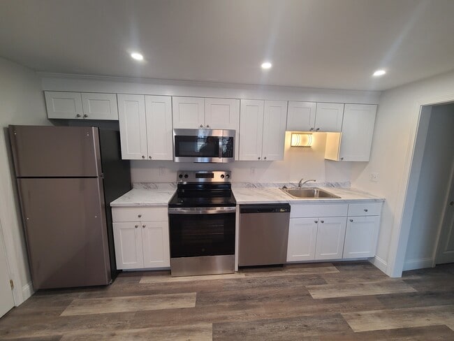 Photo - Azalea Court Apartments