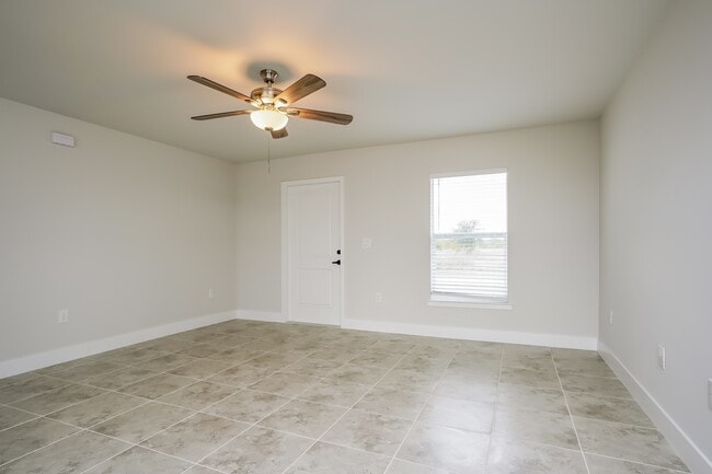 Photo - 1077 Capri Cir