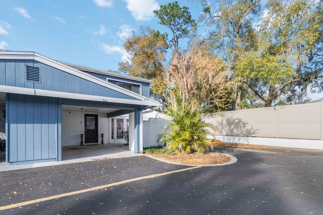 Photo - 102 Lago Vista Blvd