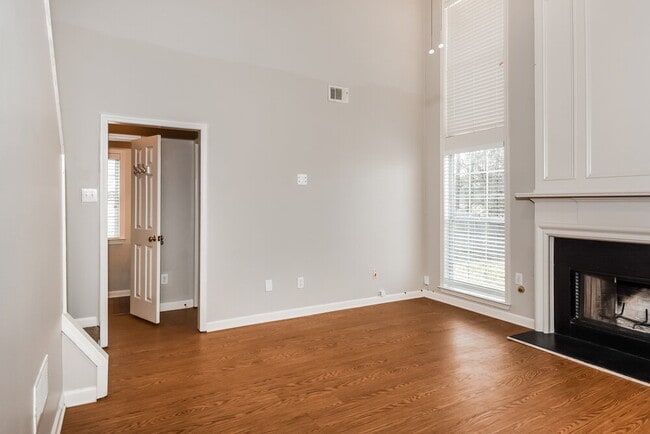 Photo - 135 Wallnut Hall Cir