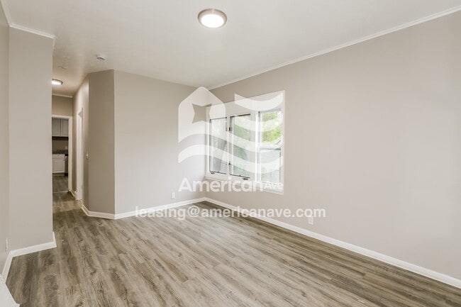 Photo - 4262 Maple St