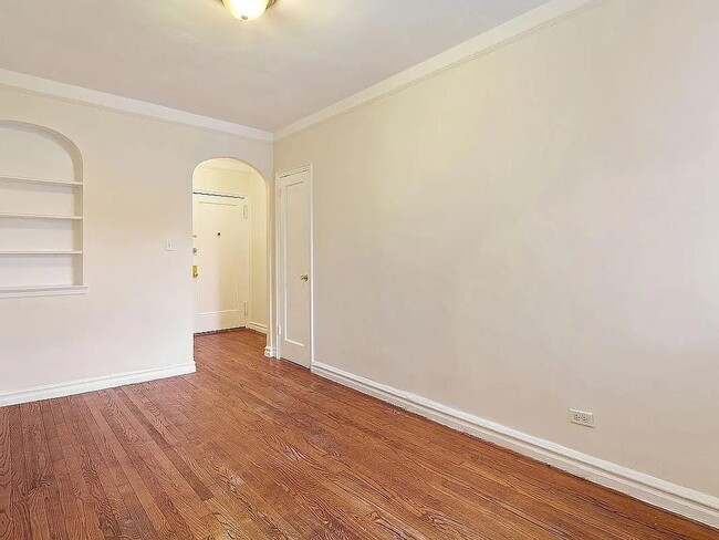 Building Photo - 41-15 45th St Unit 3D