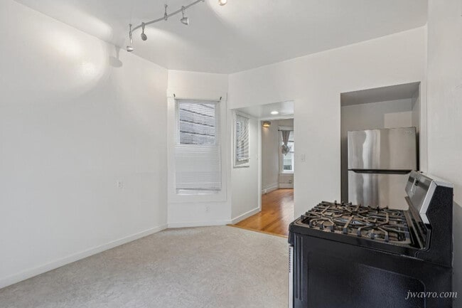 Building Photo - 3945 18th St Unit K