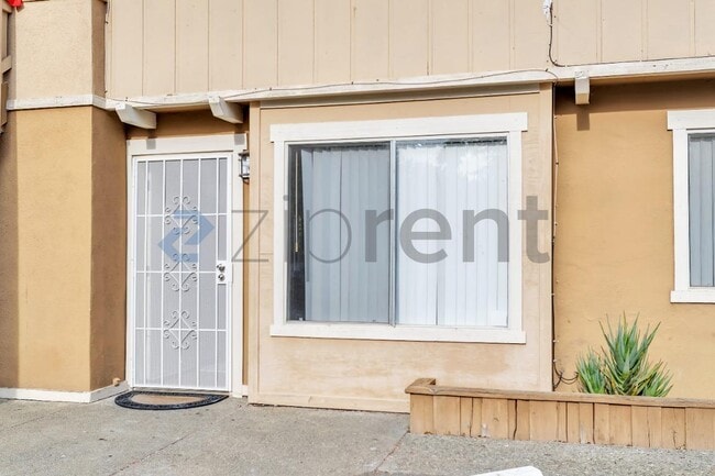 Photo - 417 Alamo Creek Ct