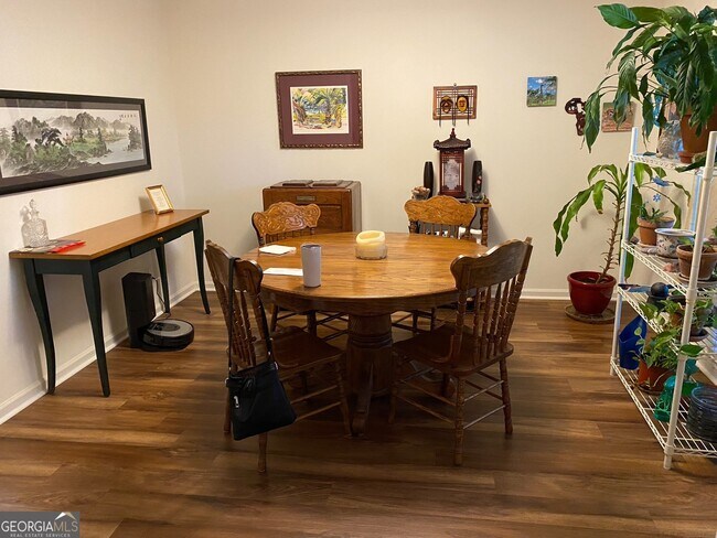 Photo - 245 Springdale St