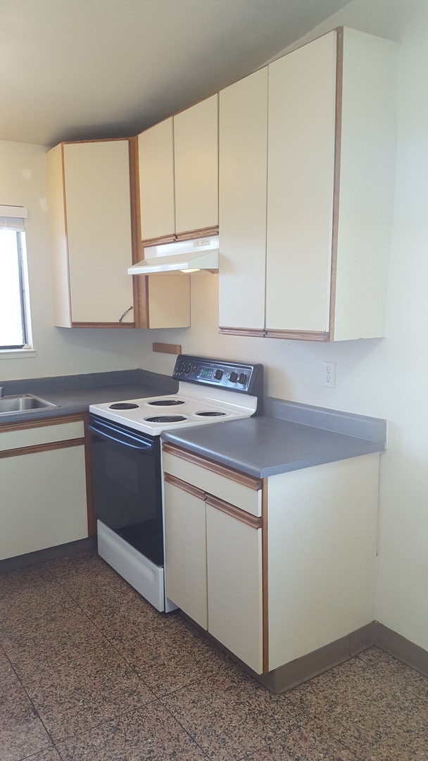 Photo - 2 bed/1 bath in fourplex. Hardwood floor, ... Apartamento Unidad C